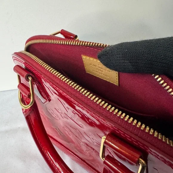 LOUIS VUITTON RED VERNIS ALMA BB - Picture 10 of 10